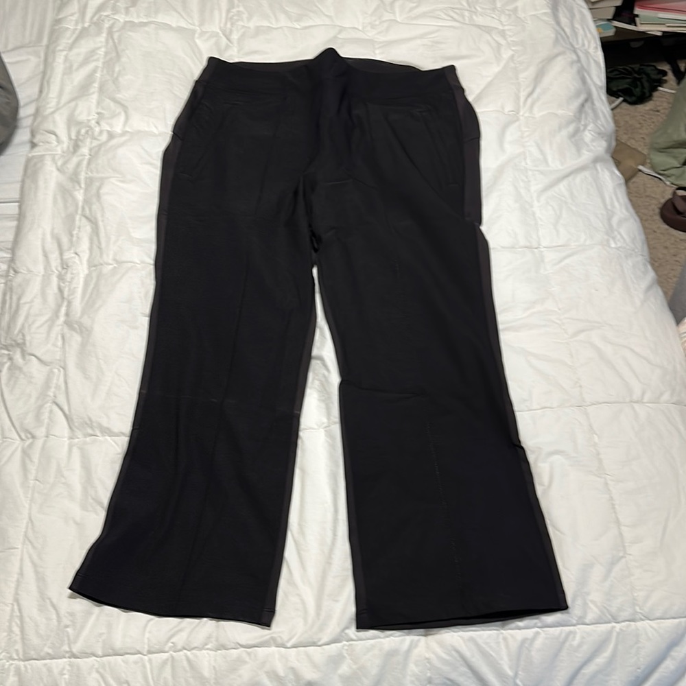 Size 18 cropped Athleta pants